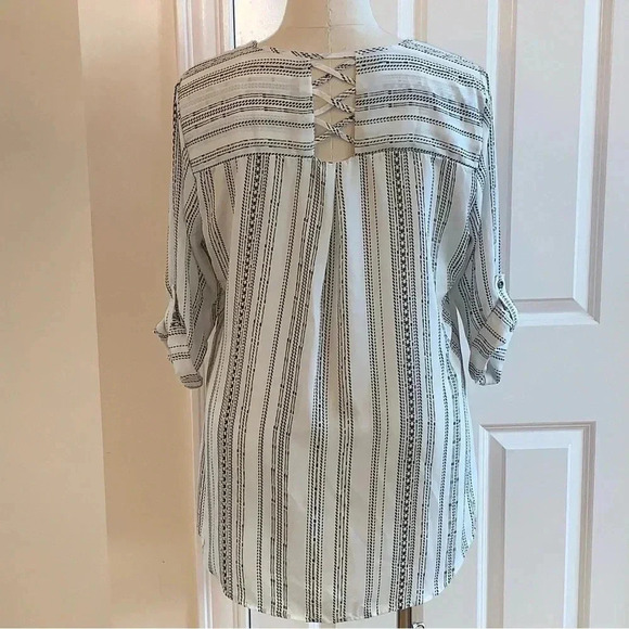 MAURICES Popover Blouse Top Plus Size XXL 2X White Black Stripe Roll Tab Sleeves - Picture 2 of 9